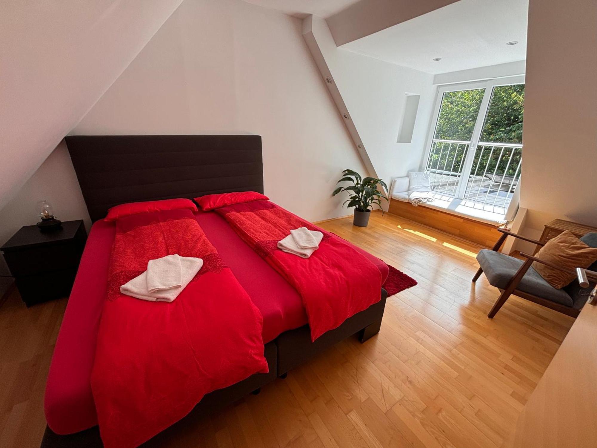 Messe, Uniklinikum, Grugapark - Charmante Wohnung Mit Dachterrasse In Guter Lage Essen Extérieur photo