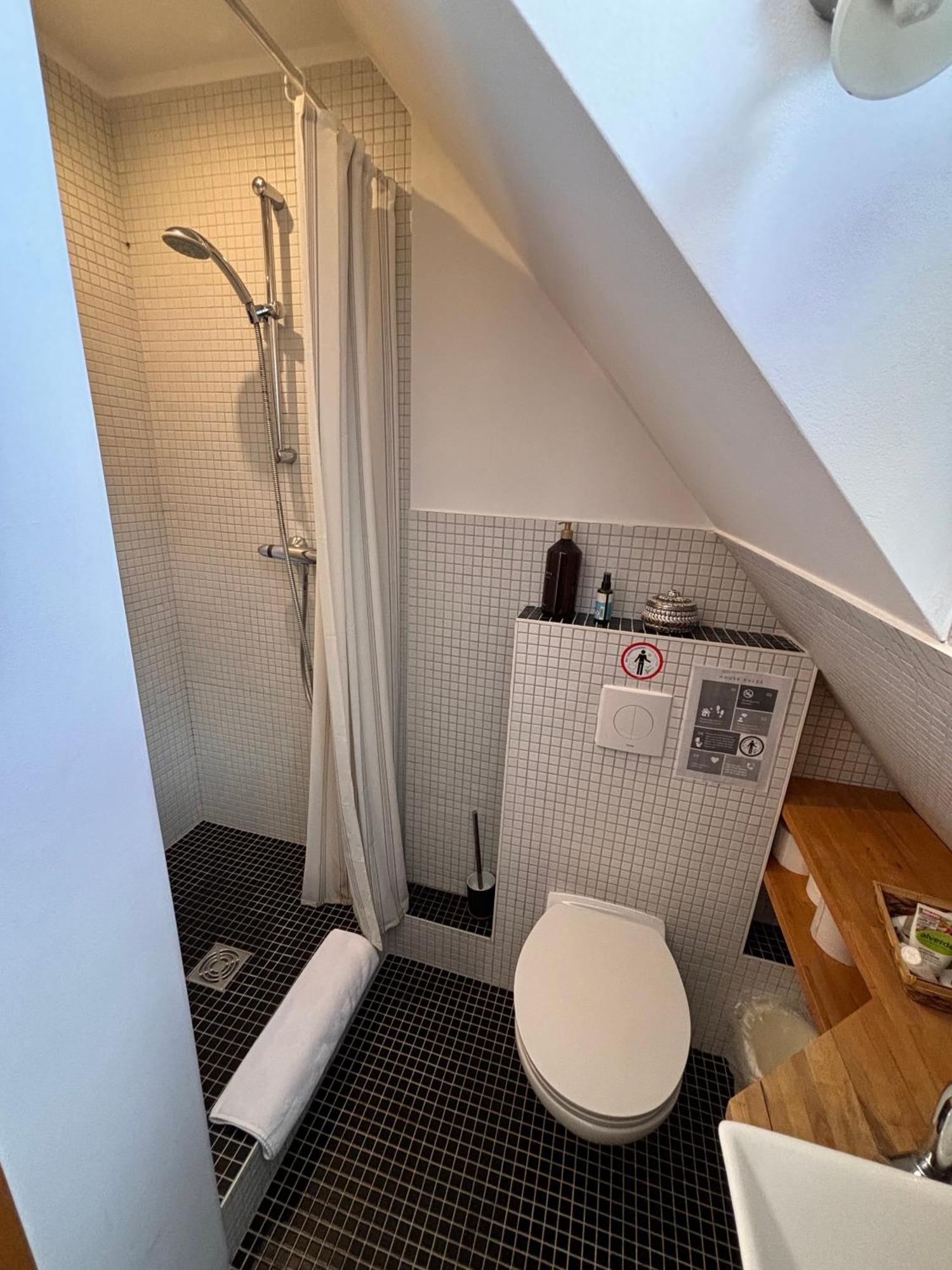 Messe, Uniklinikum, Grugapark - Charmante Wohnung Mit Dachterrasse In Guter Lage Essen Extérieur photo